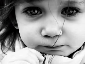 Niña triste